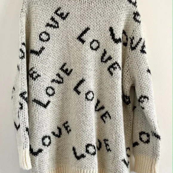 LOVE Sweater - Picture 2 of 3